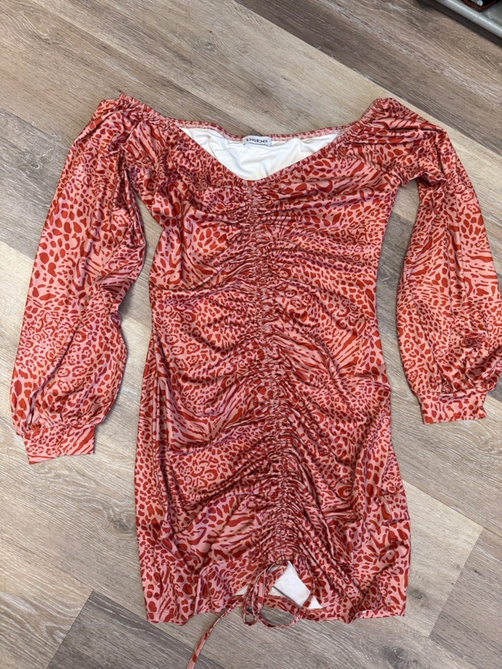 Bebe women’s Rust Leopard Ruched Mini Dress size small